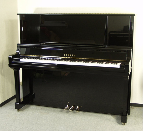 Dan-Piano-Yamaha-UX30BL