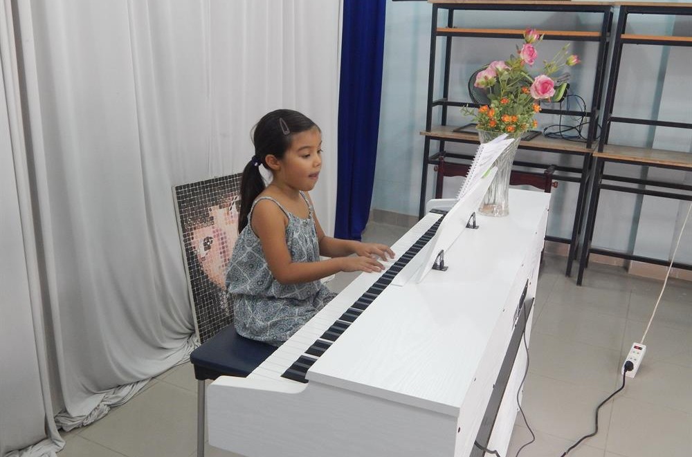 Học đánh piano