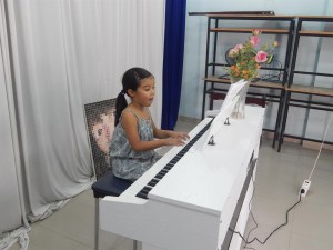 Học đánh piano