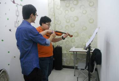 Vượt qua khó khăn khi học đàn Violin